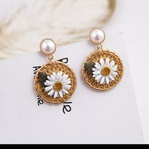 Daisy earrings